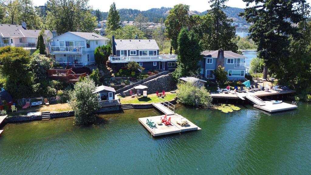 Pet Friendly 4BR Spectacular Lakeside House with Private Dock