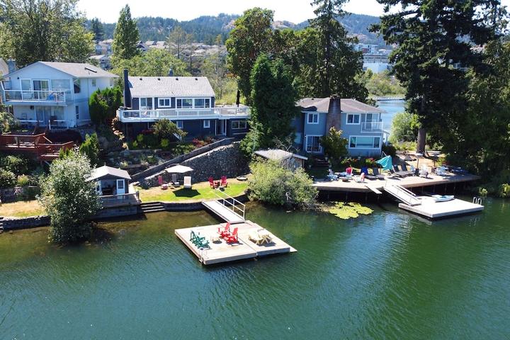 Pet Friendly 4BR Spectacular Lakeside House with Private Dock