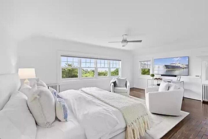 Pet Friendly 6/5 Amazing Amagansett House with Ocean Views
