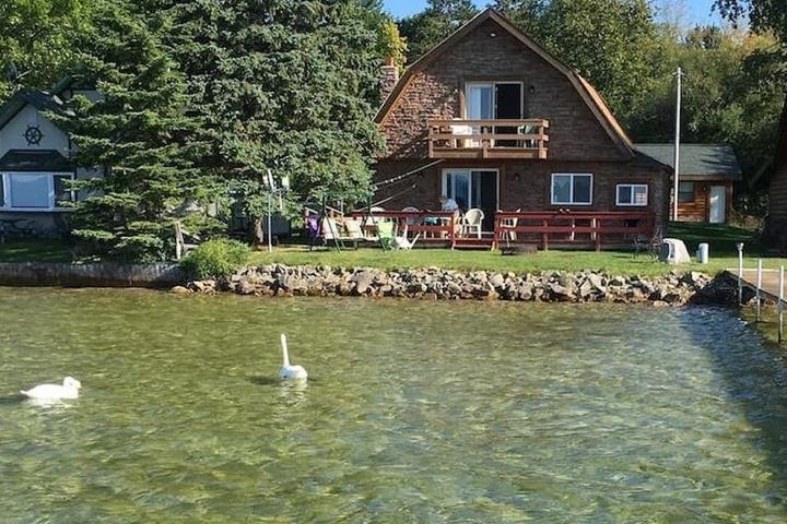 Pet Friendly Mullett Lake Sunset Cottage