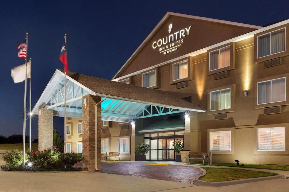 Pet Friendly Country Inn & Suites by Radisson Fort Worth West L-30 NAS JRB