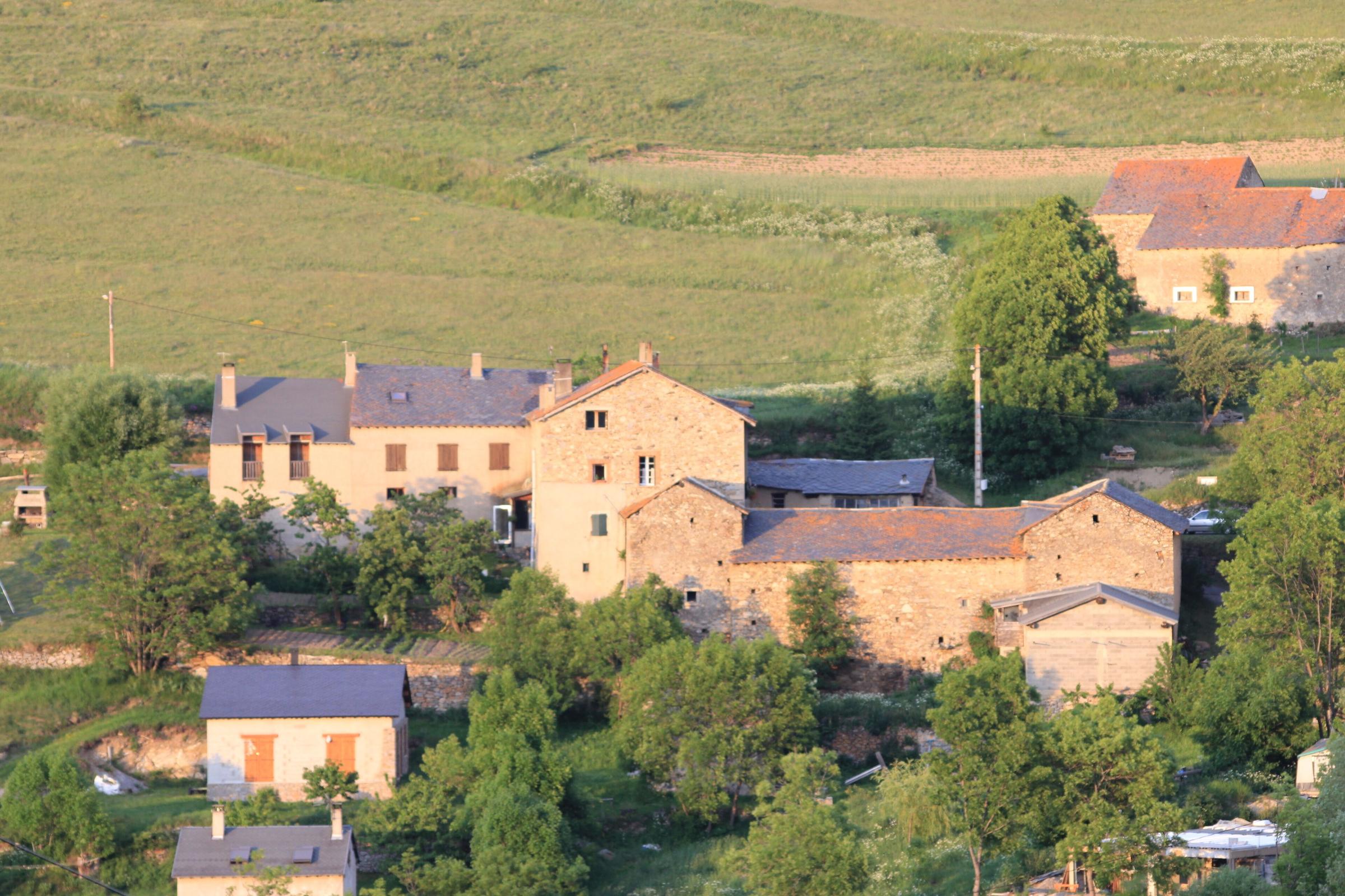 Pet Friendly Bright & Warm Cottage in the Heart of the Farm