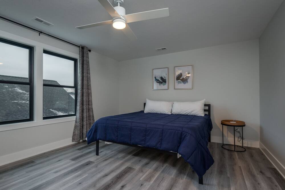 Photo of a vrbo in South Haven that welcomes pets.