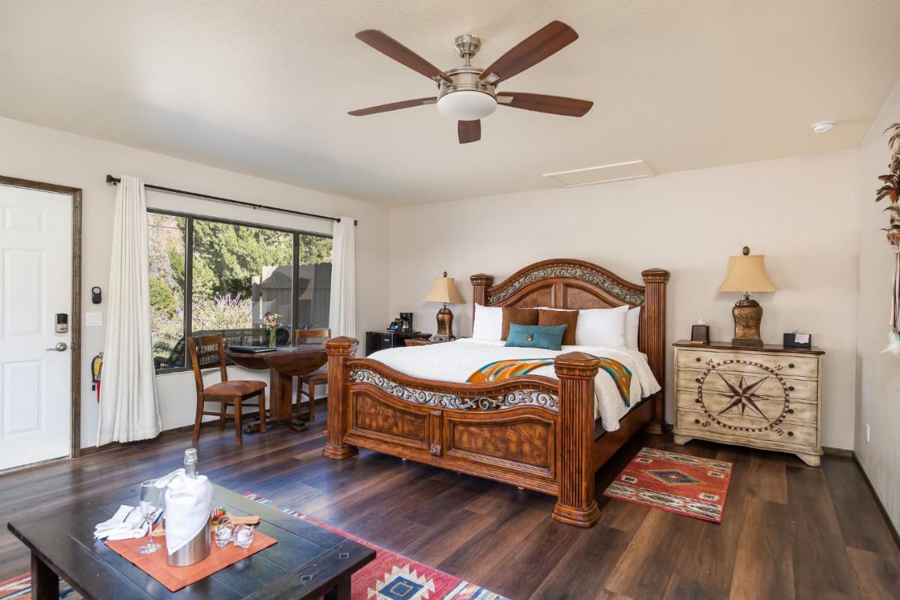 Pet Friendly Whispering Creek Bed & Breakfast