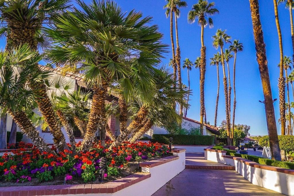 Rancho Las Palmas Pet Policy