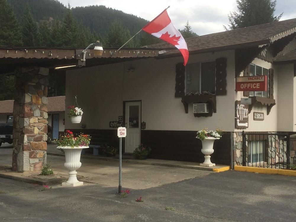 Pet Friendly Canyon Alpine Motel
