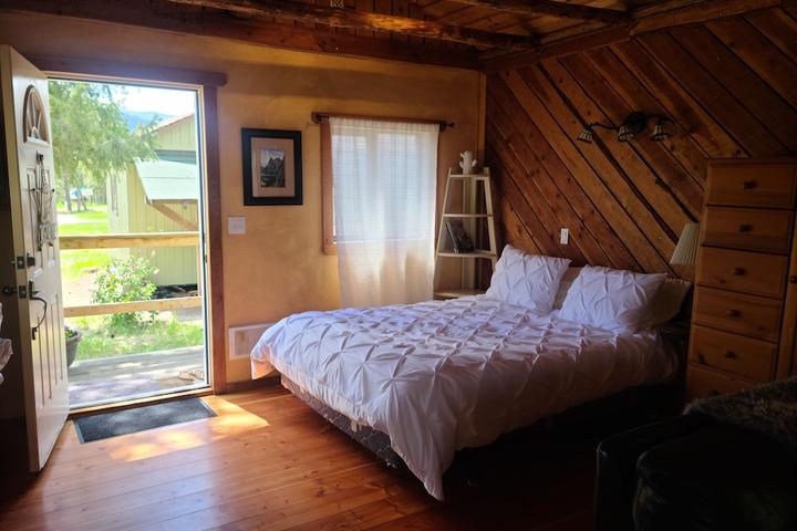 Pet Friendly Private Ranch Cabin in Beautiful East Kootenay's