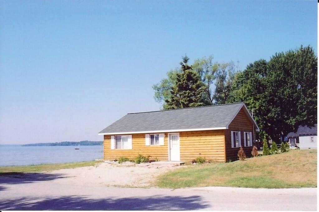 Pet Friendly Cozy Cabin on South Lake Manistique