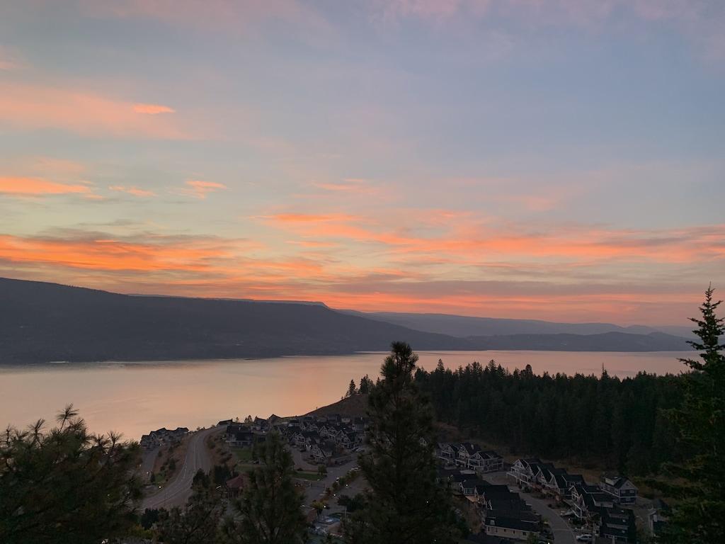 Okanagan Lake Cottage at La Casa Lakeview Pet Policy
