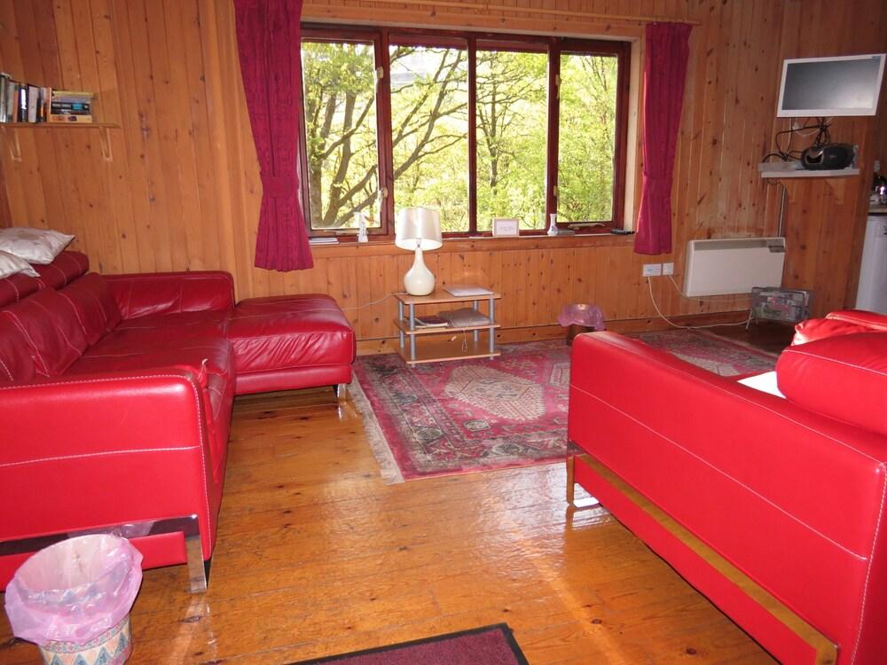 Pet Friendly Cosy 2BR Log Cabin Open All Year
