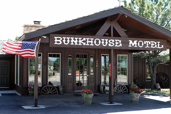 Pet Friendly Bunkhouse Motel