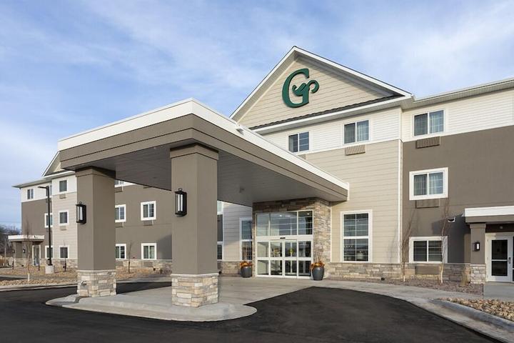 Pet Friendly Grandstay Hotel and Suites Milbank