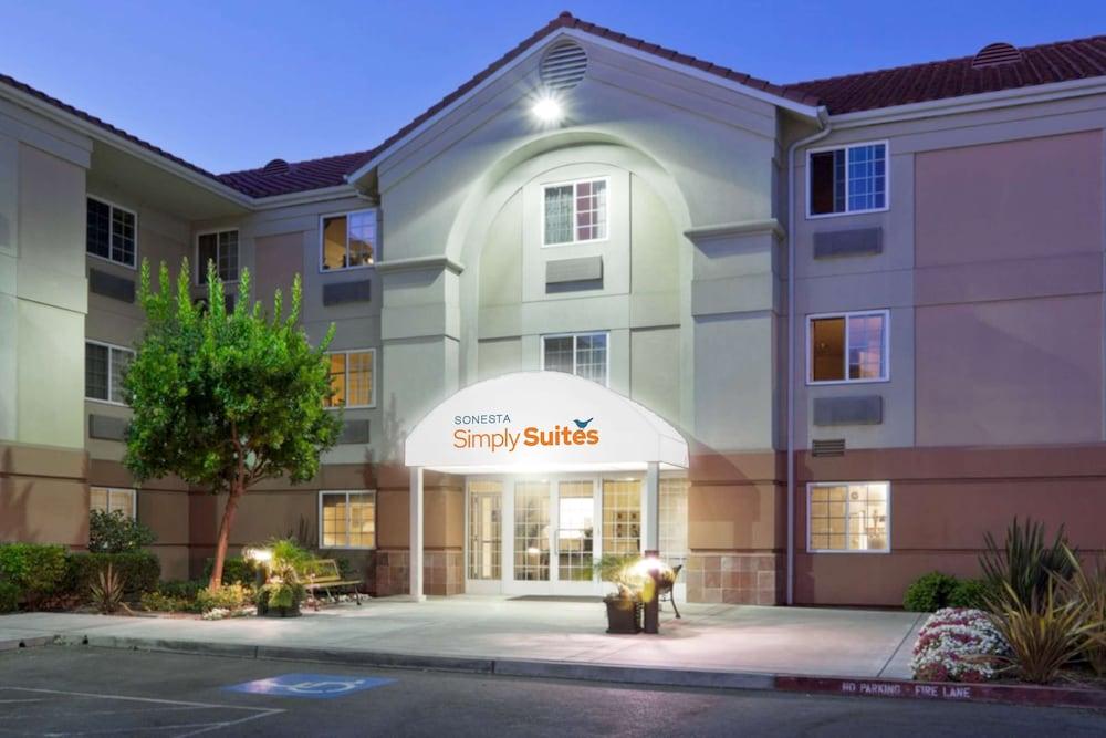Pet Friendly Sonesta Simply Suites Silicon Valley Santa Clara