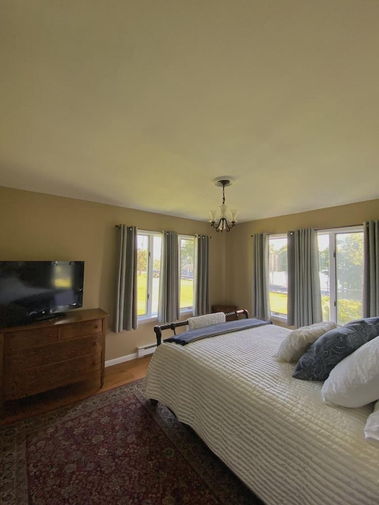 Lakefront Farmhouse Near Finger Lakes Wine Trail Pet Policy