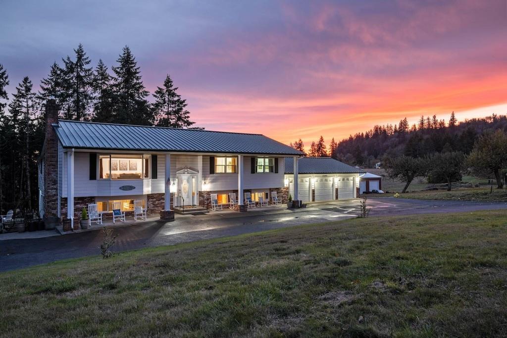 Pet Friendly Sensational Estate Surrounded by Trees
