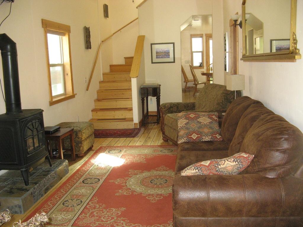 Charming Southwest Victorian in Ouray Pet Policy