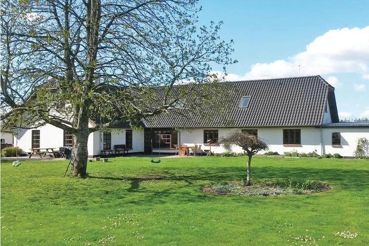 Pet Friendly 5BR Accommodation in Stakroge