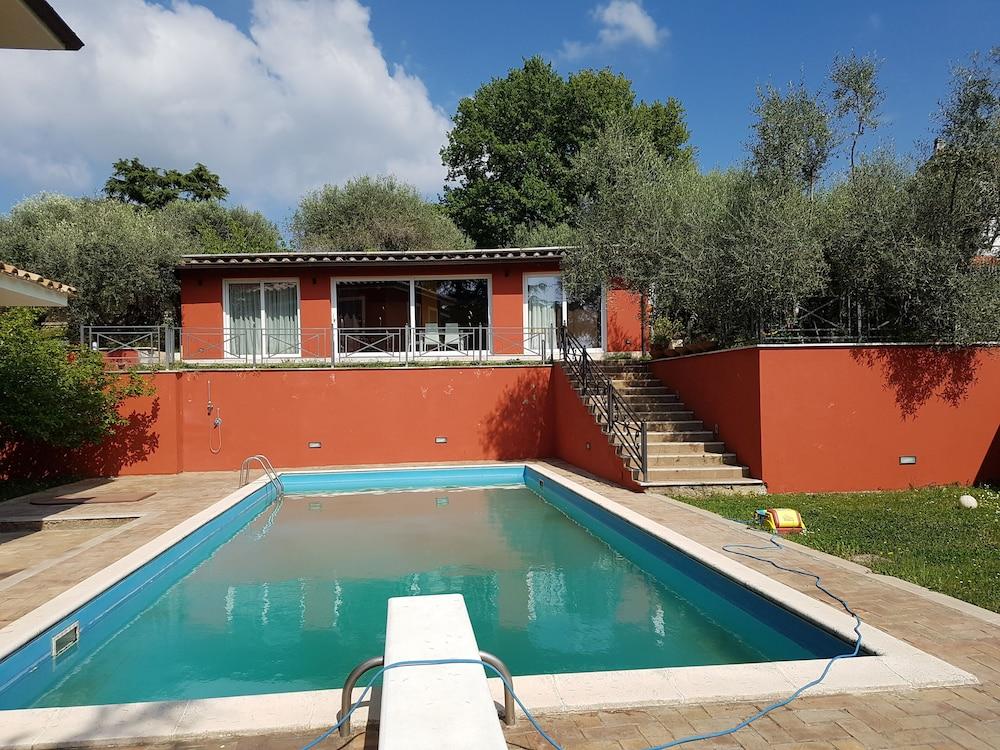 Pet Friendly Villa with Private Pool for Exclusive Use