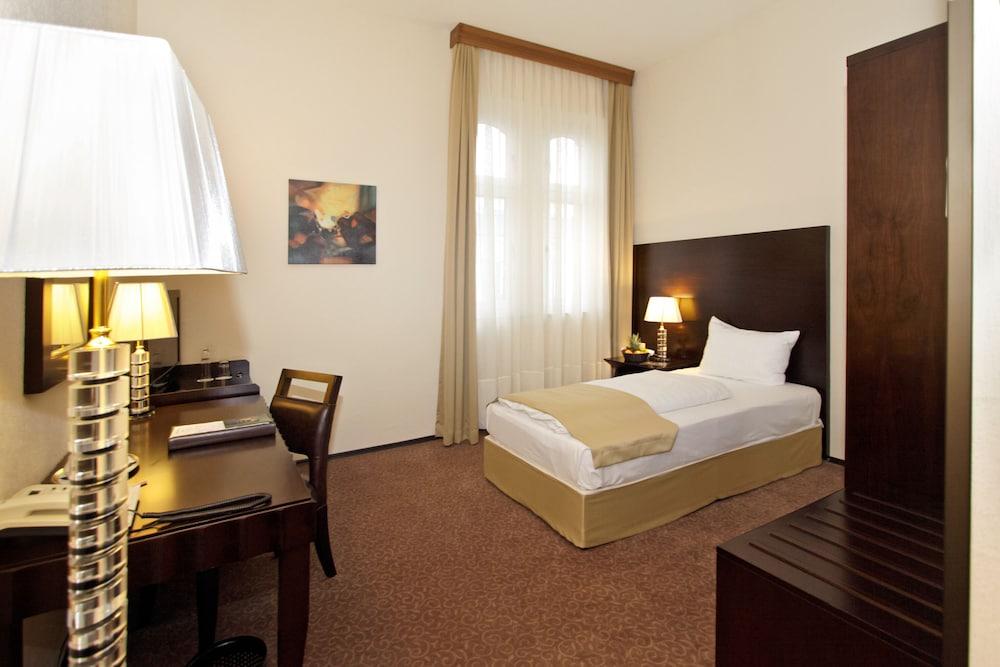 Pet Friendly Grand Palace Hotel Hannover