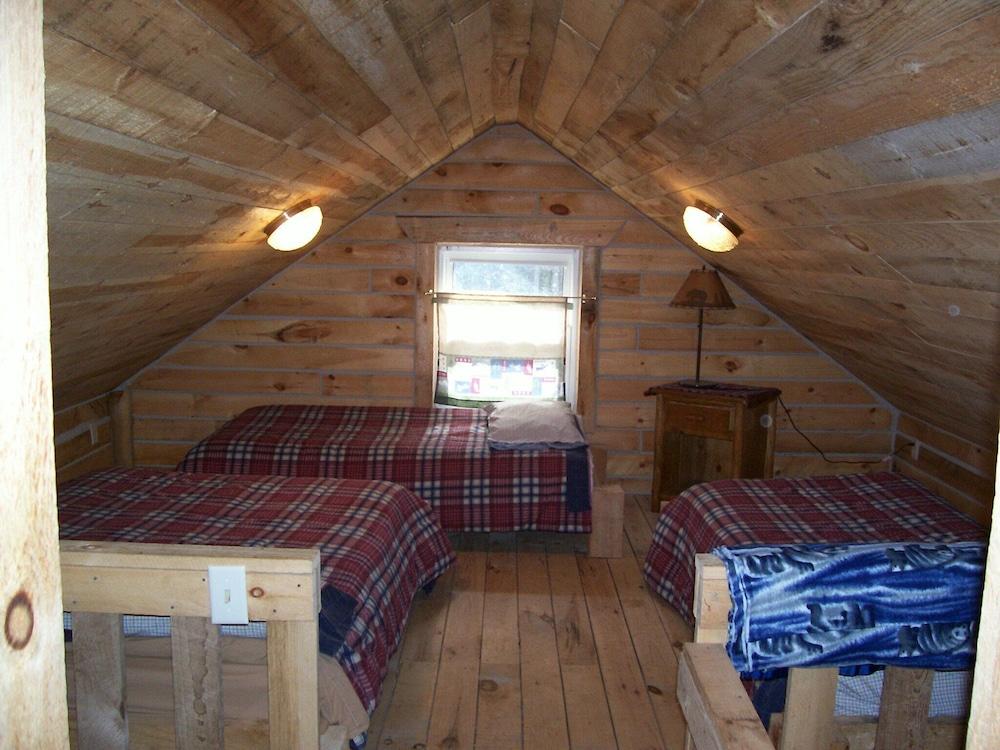 Pet Friendly Cozy Amish Log Cabin