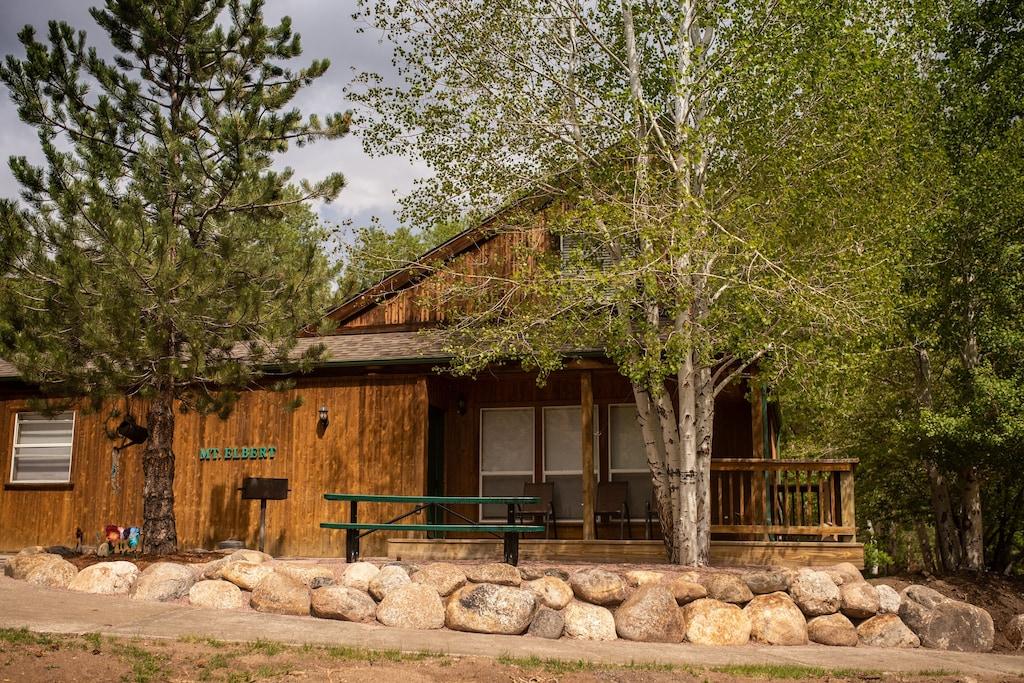 Pet Friendly Lovely 3-Bedroom Chalet With Private Deck