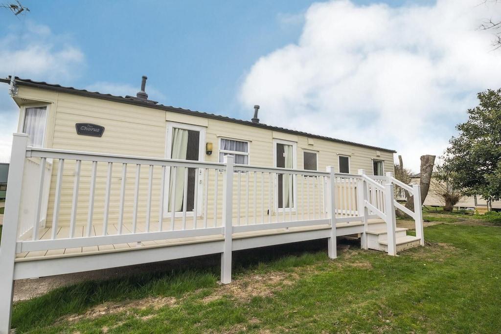 Lowestoft Caravan at Holiday Park 20370BS Pet Policy