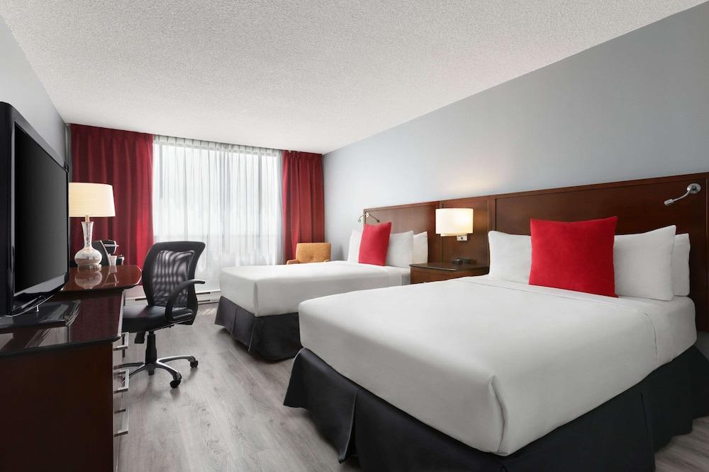 Pet Friendly Travelodge by Wyndham Hotel & Convention Centre Quebec City