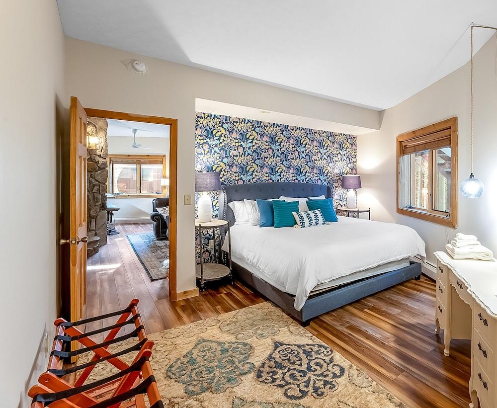 The Dome Home Snowshoe Pet Policy