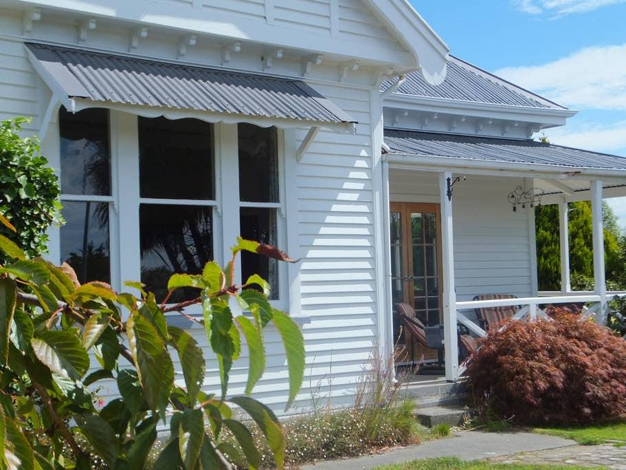 Ashburton Airbnb Rentals Pet Policy