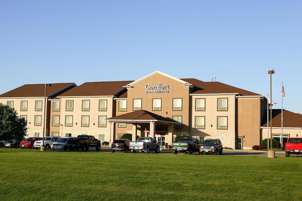 Comfort Inn & Suites Grinnell Near I80 Pet Policy