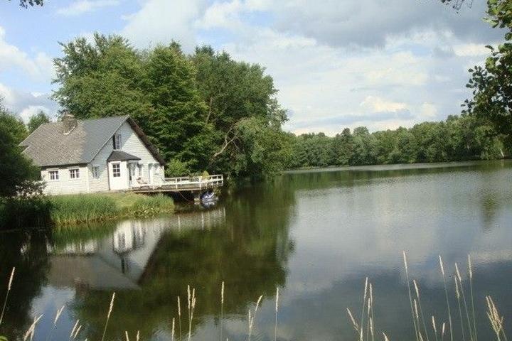 Pet Friendly Charming Cottage in Front of a Big Private Lake