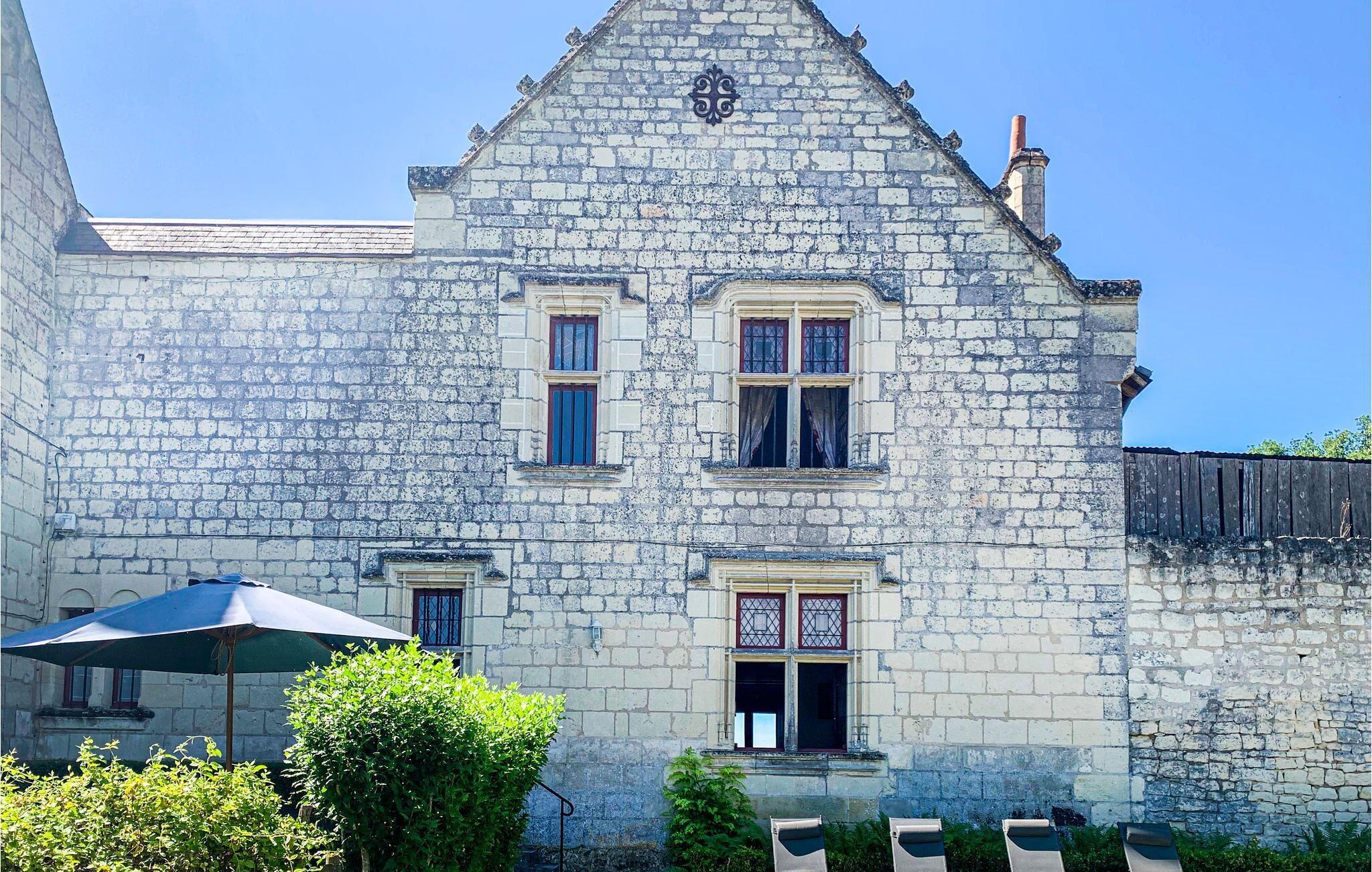 Pet Friendly Stunning Home in Chinon with Wifi & 3 Bedrooms