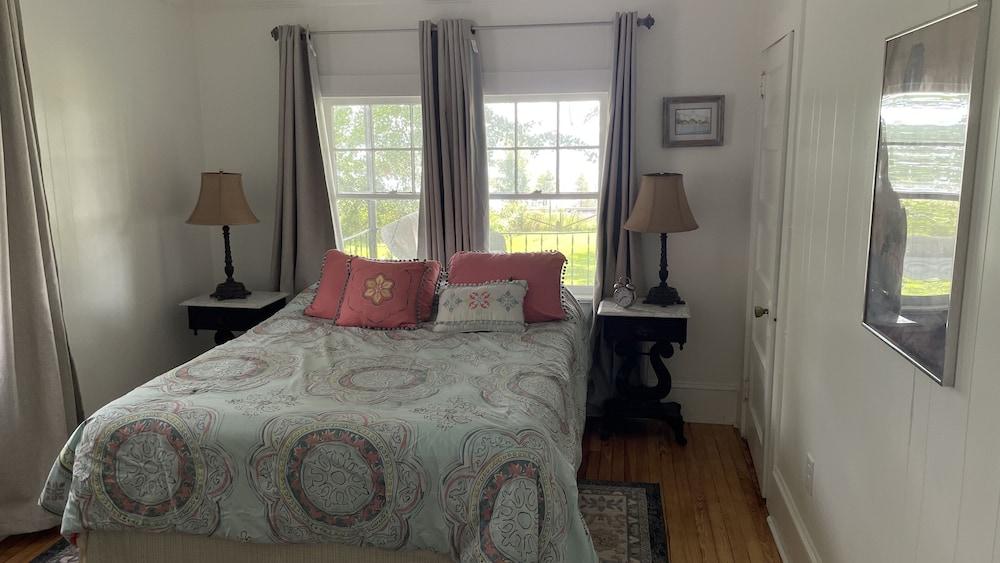 Pet Friendly On the River & Close to Downtown