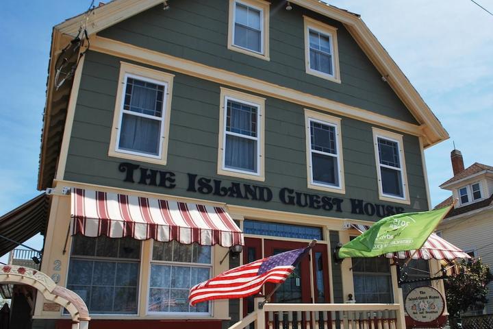 Pet Friendly The Island Guest House Bed & Breakfast