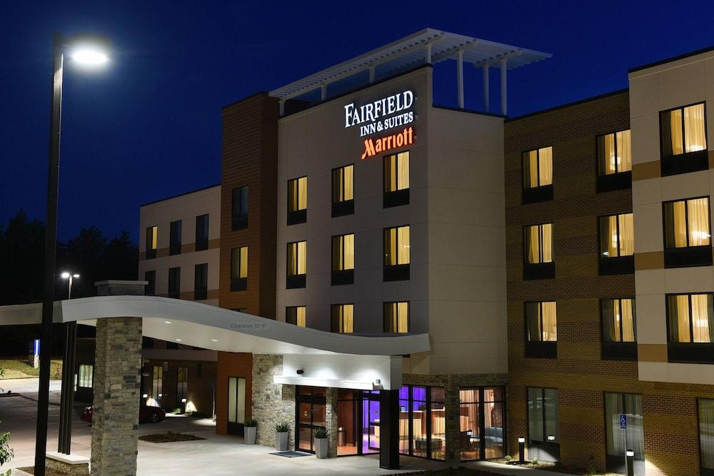 Pet Friendly Fairfield Inn & Suites by Marriott Omaha West