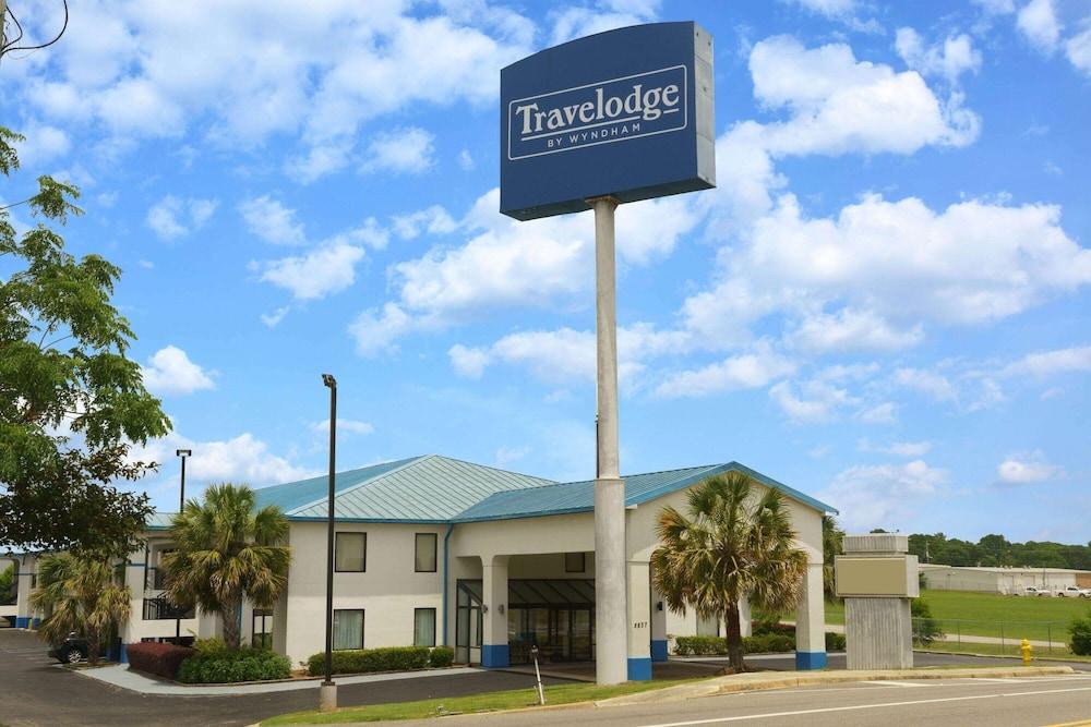 Pet Friendly Travelodge by Wyndham Montgomery East