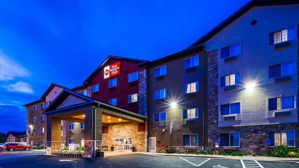 Pet Friendly Best Western Plus Blaine at the National Sports Center