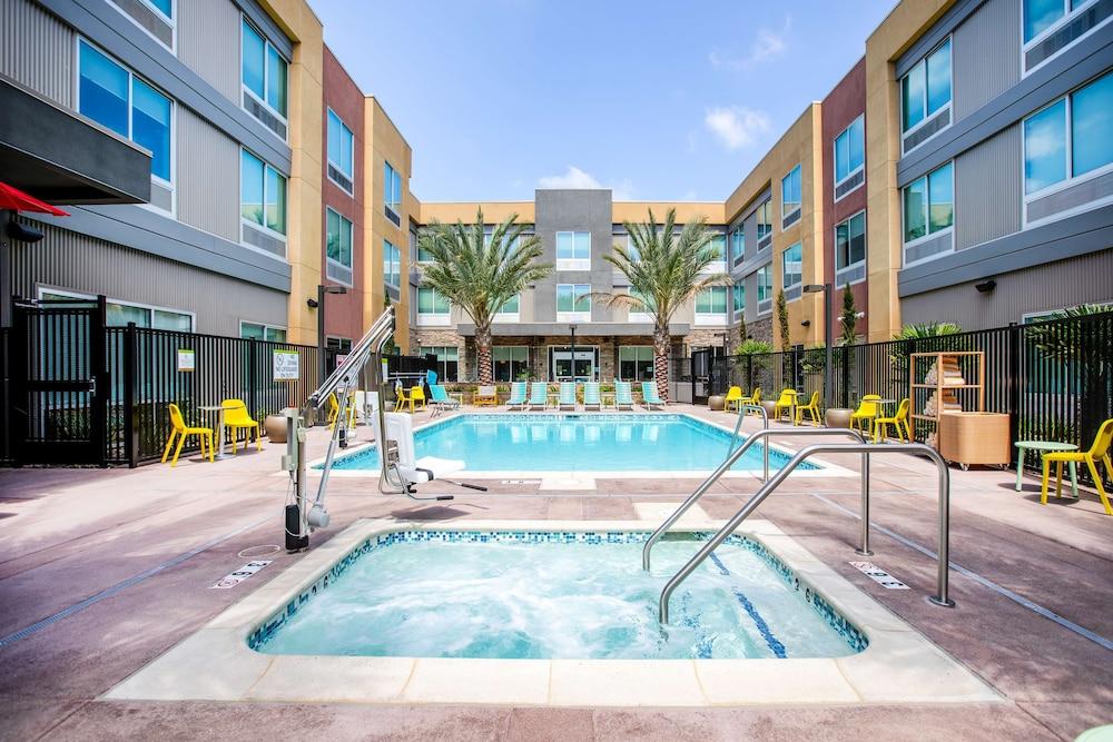 Pet Friendly Home2 Suites by Hilton Carlsbad
