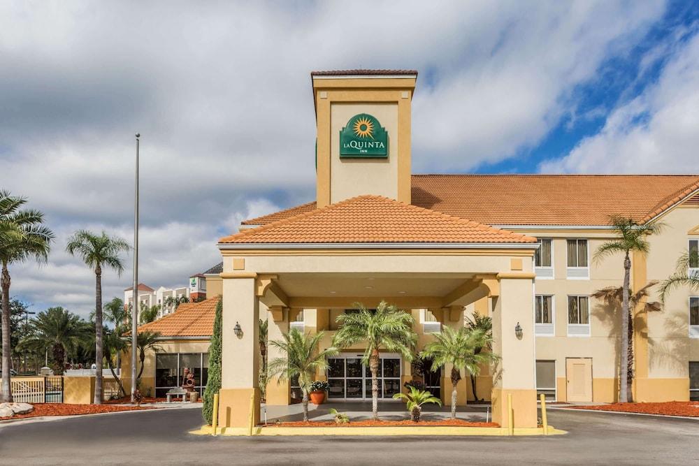 La quinta pet shop policy