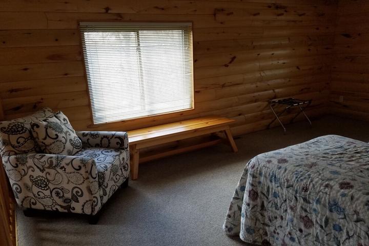 Pet Friendly 5/3 Cabin with Fire Pit