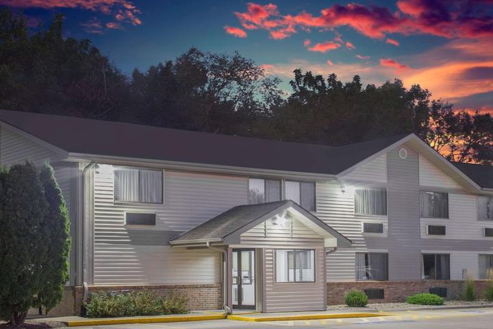 Pet Friendly Super 8 by Wyndham Independence