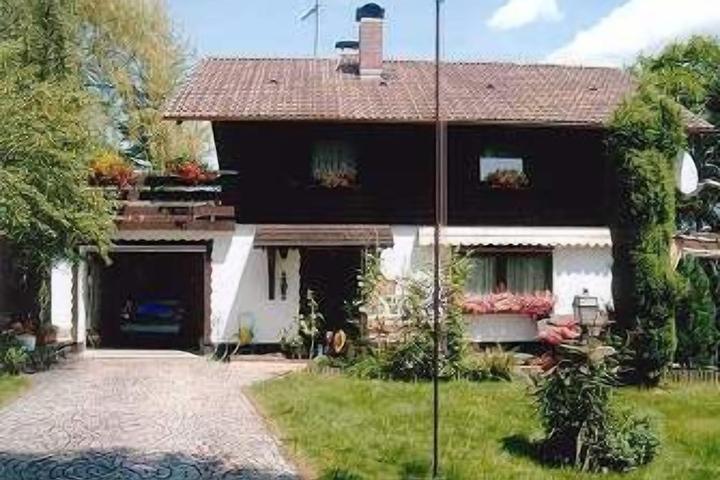 Pet Friendly Spacious One Family House with View of the Arber