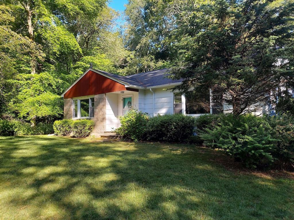 Pet Friendly Beautiful Wooded Retreat with Nearby Beach Access