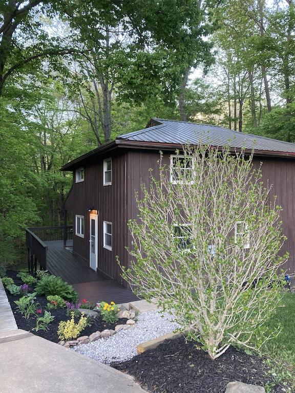Spacious Cabin Near Hocking Hills State Park Pet Policy