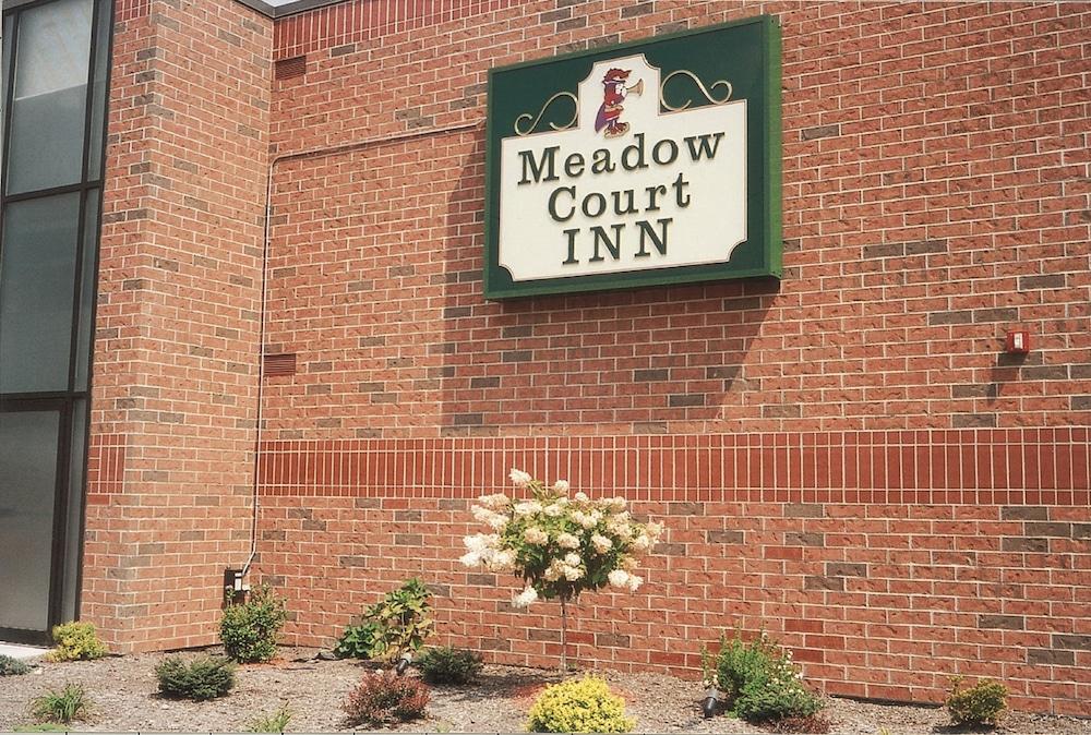 Pet Friendly Meadow Court Inn