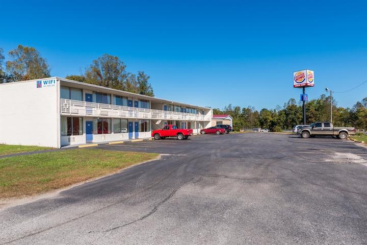 Pet Friendly Motel 6 Connellys Springs NC