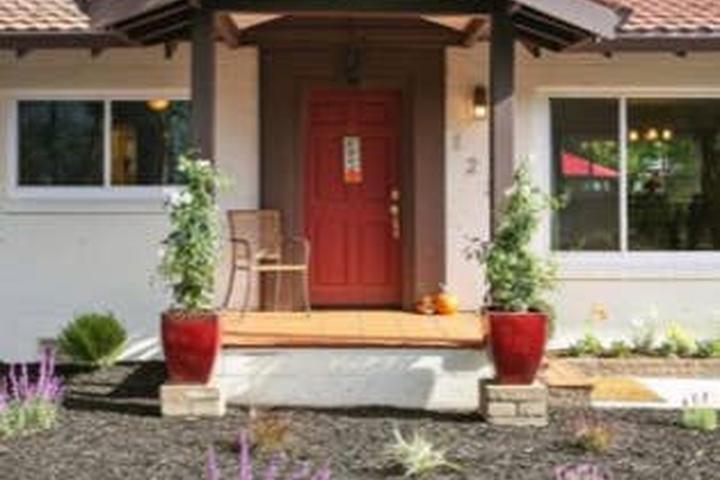 Pet Friendly Oakville Airbnb Rentals