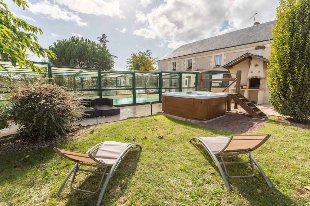 Pet Friendly 5BR in Mouterre-Silly With Shared Pool & Garden