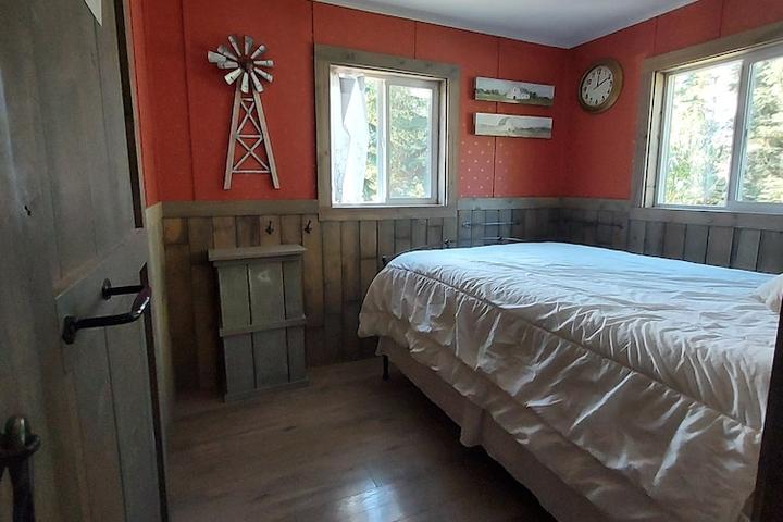Pet Friendly Enjoy a Clean & Quiet Place in the Woods