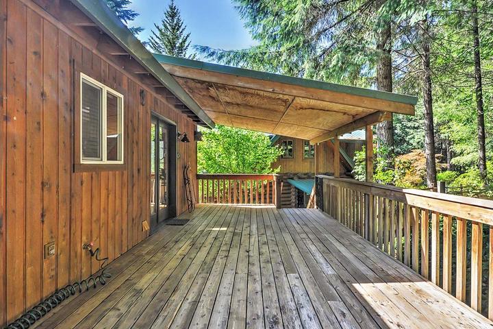 Pet Friendly 1 Bedroom Apartment With Private Deck